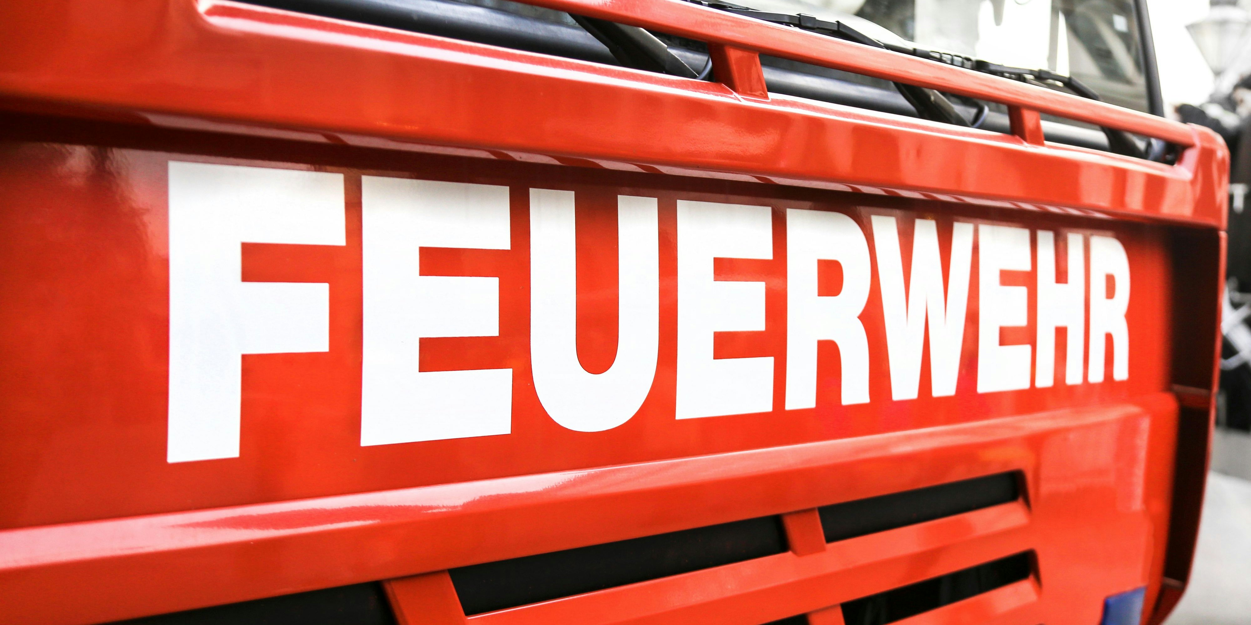 Erst die Feuerwehr konnte den brennenden Topf löschen. (Symbolbild)