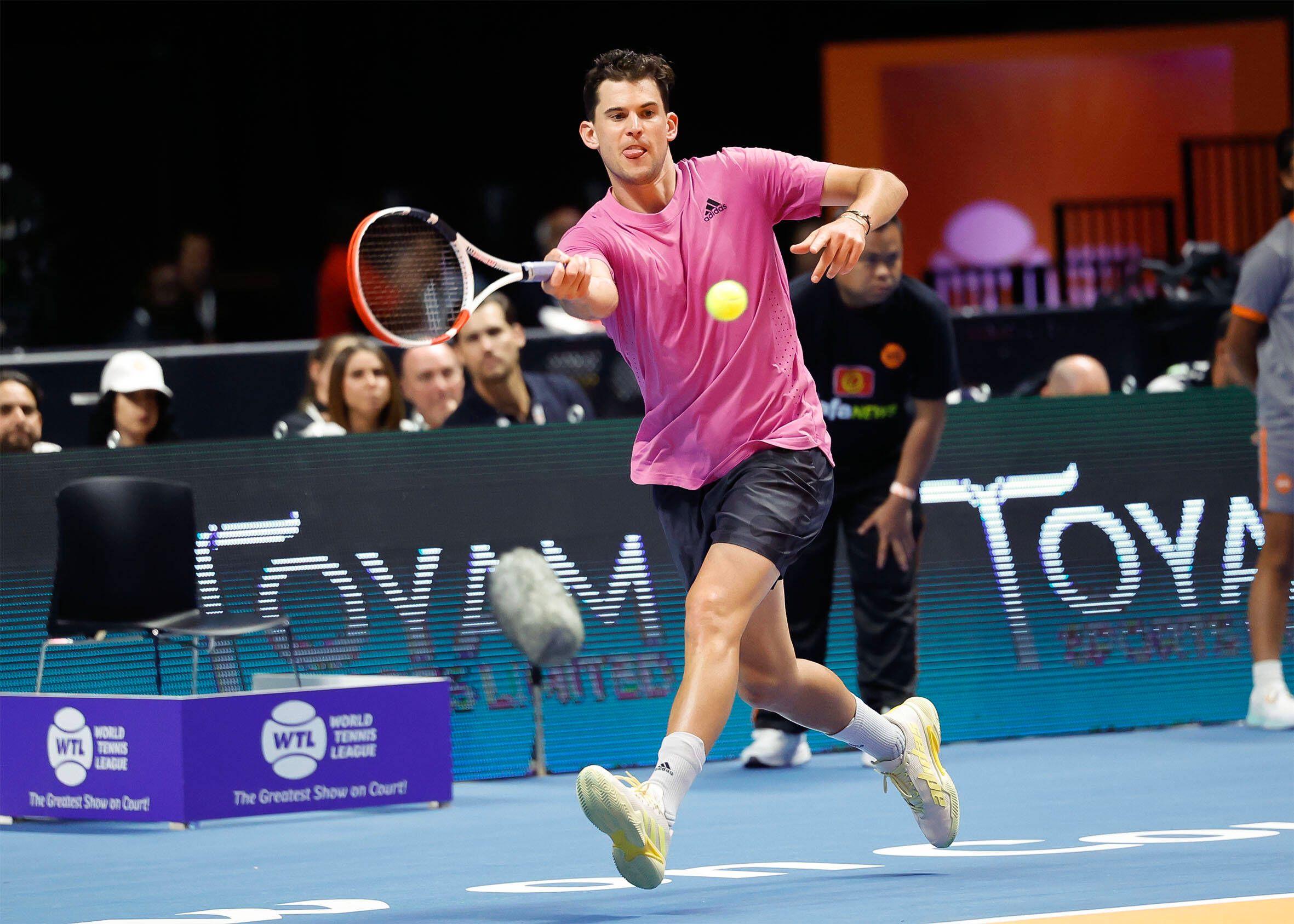 Dominic Thiem beim Einladungsturnier in Dubai. 