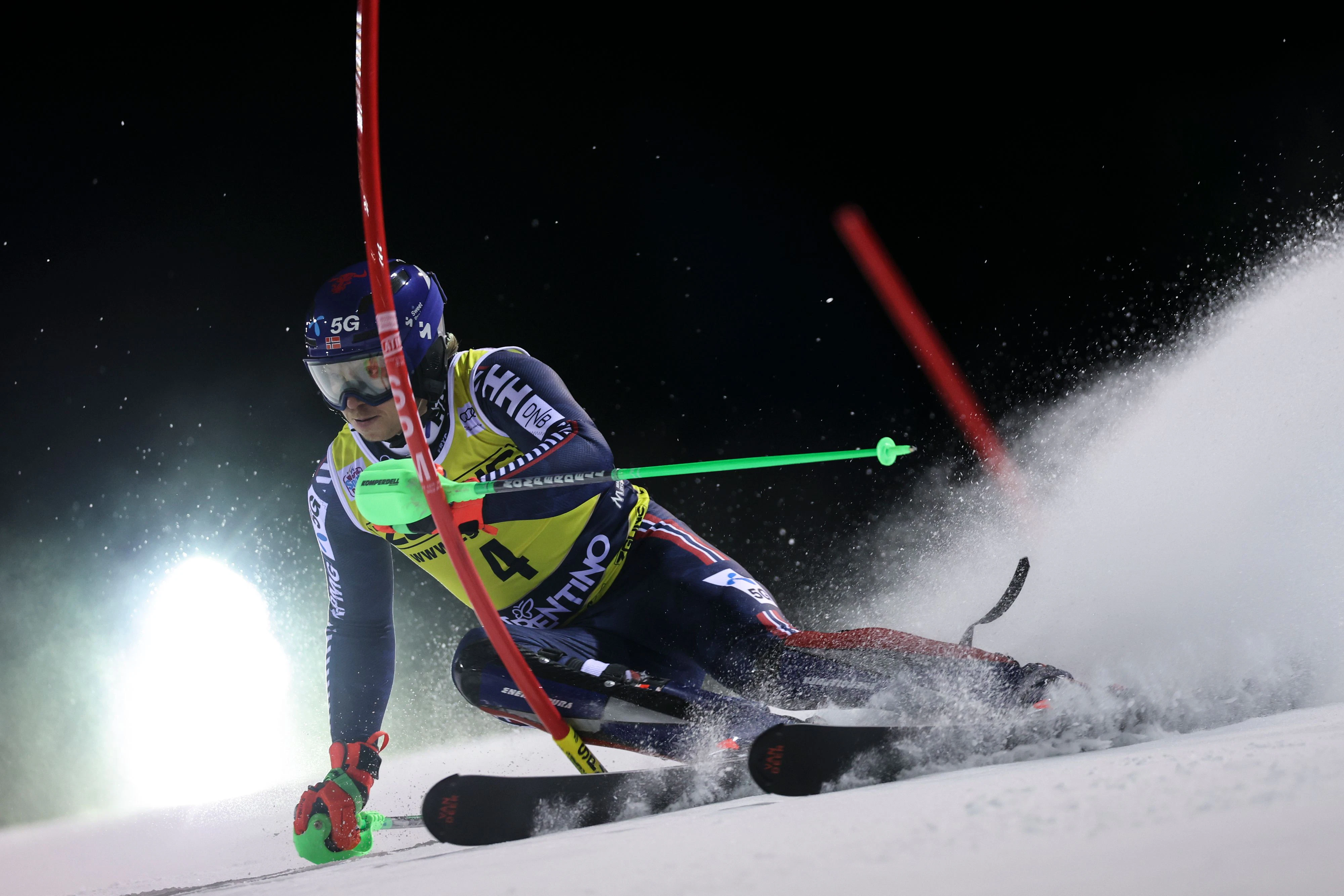 Henrik Kristoffersen im Nachtslalom von Madonna. 