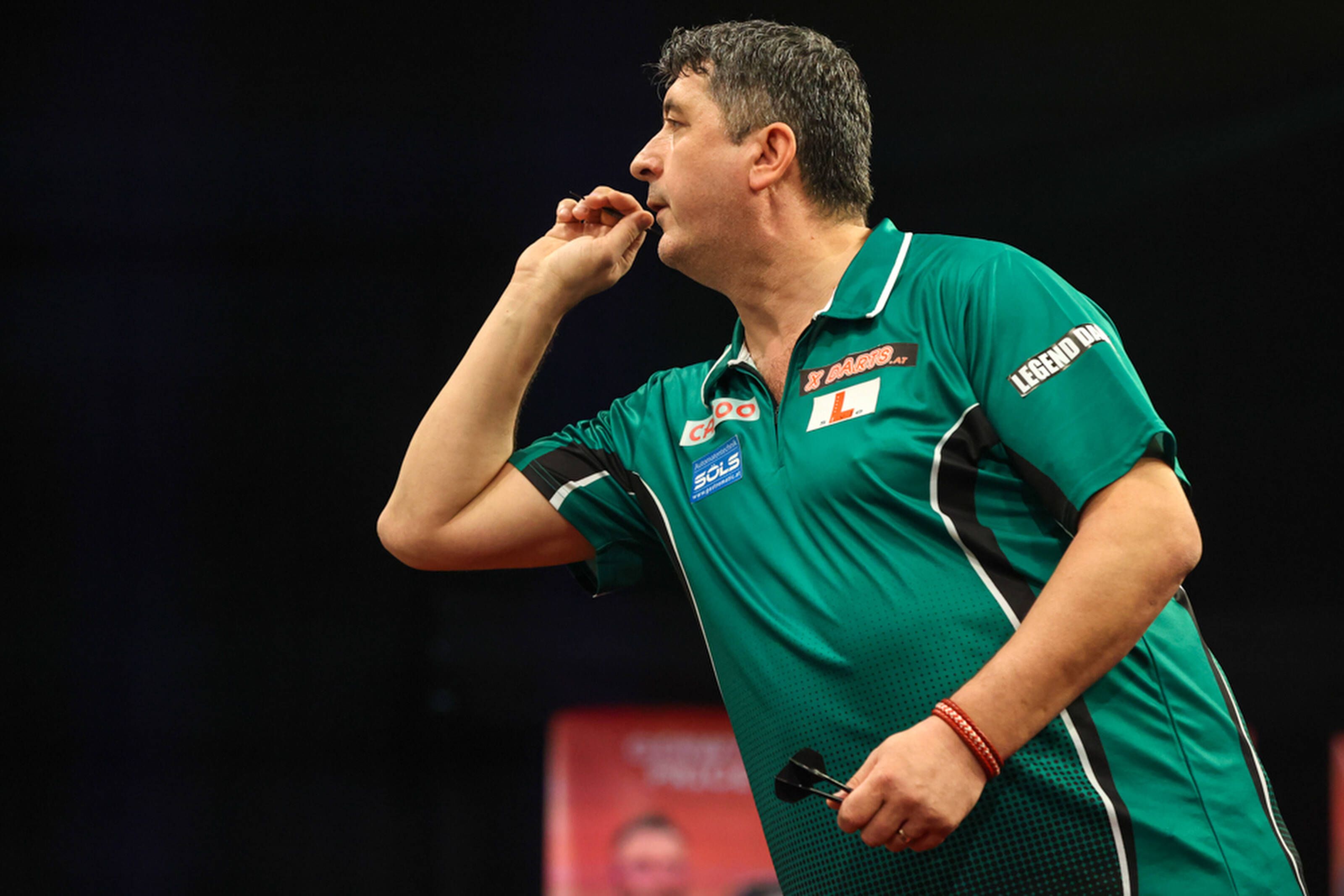 Mensur Suljovic bei der Darts-WM im Alexandra Palace. 