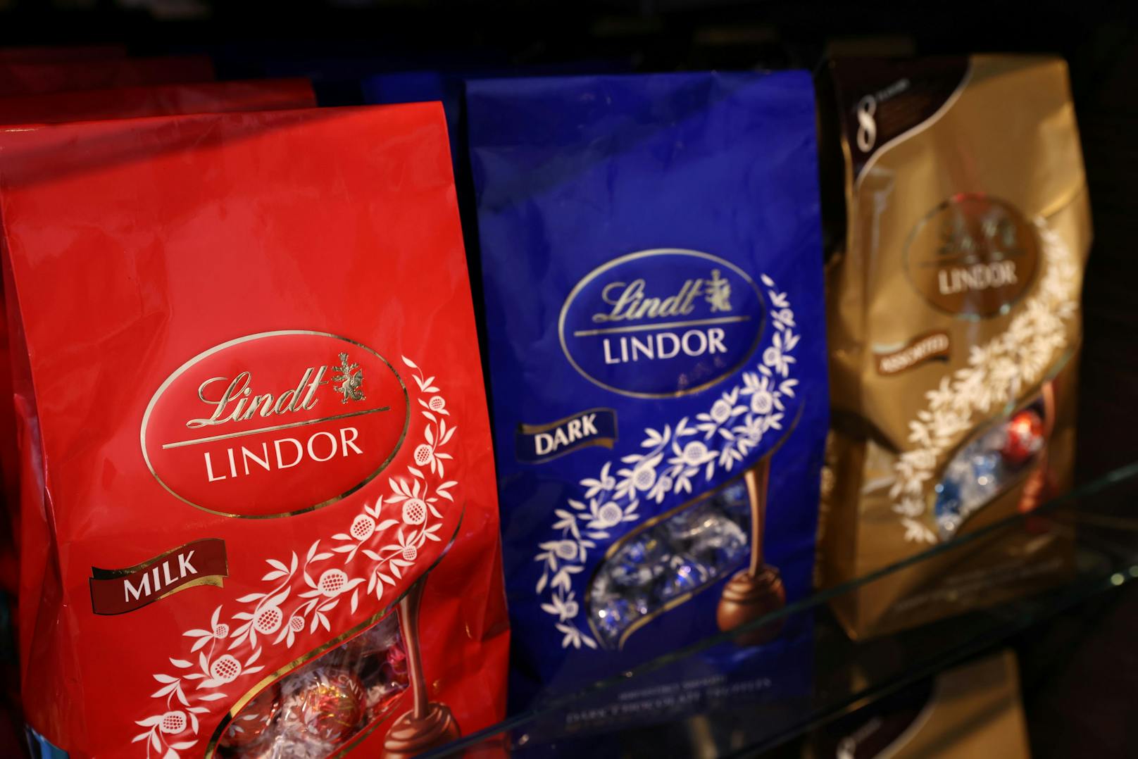 Lindt soll in einem seiner Läden über 25 Produkte beschädigt haben.