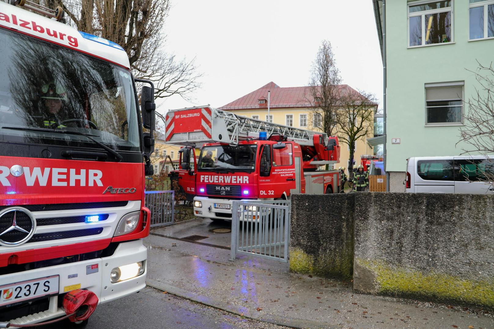 Ein Brand ist am Freitag kurz nach 10 Uhr Vormittag im Keller der Volksschule Maxglan 2 ausgebrochen.