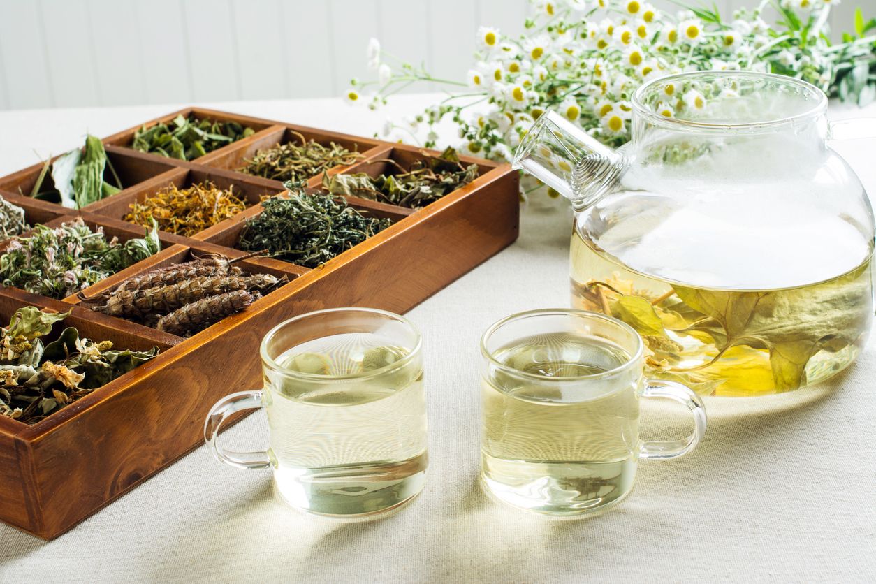 Bei der großen Auswahl an Tees kann es manchmal schwer sein das richtige Heißgetränk zu finden. In deiner Hausapotheke dürfen zumindest diese Top fünf Tees nicht fehlen.