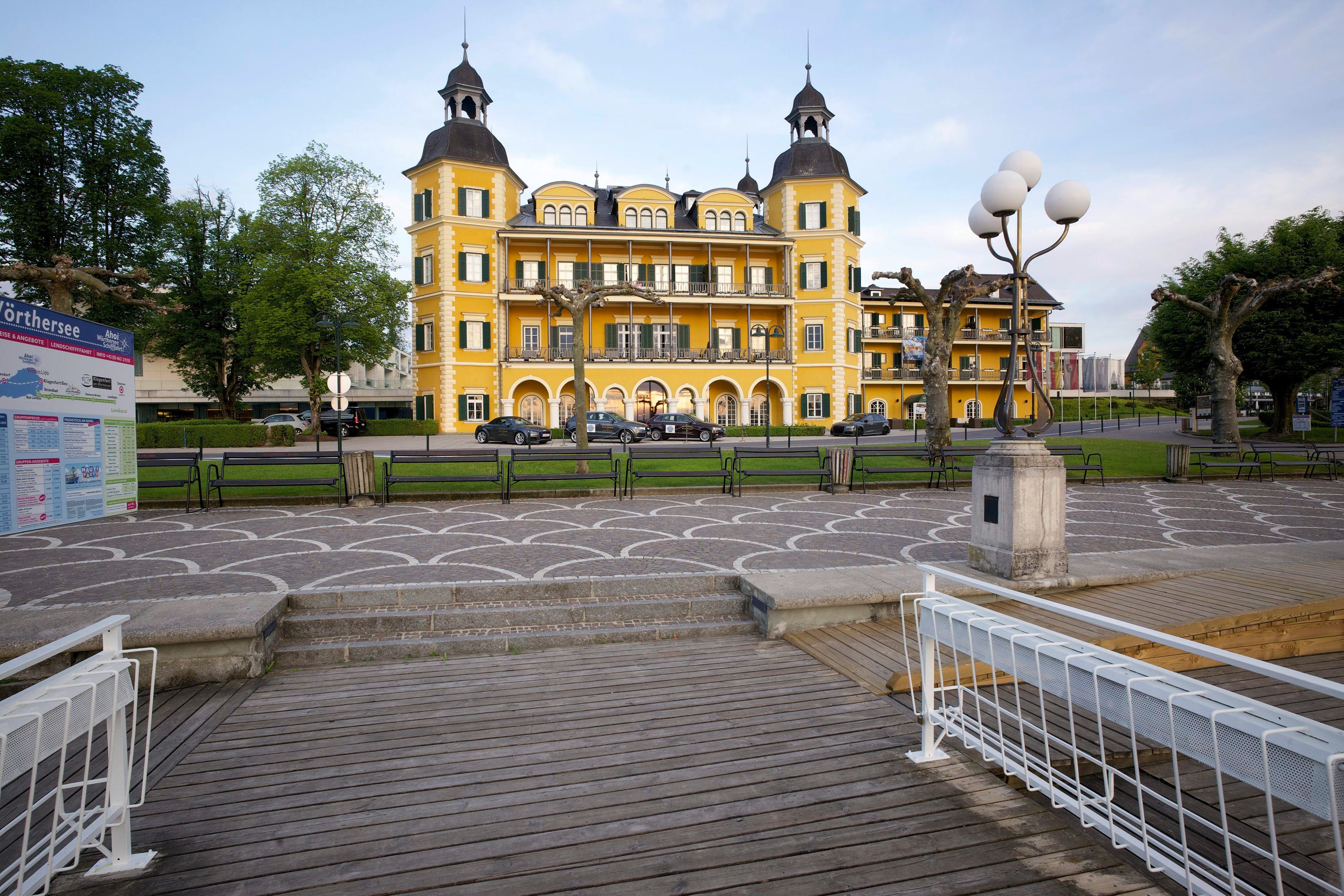 Das Trinkgeld steht automatisch auf der Rechnung: Auch das Schlosshotel Velden zählt zur Falkensteiner-Gruppe.