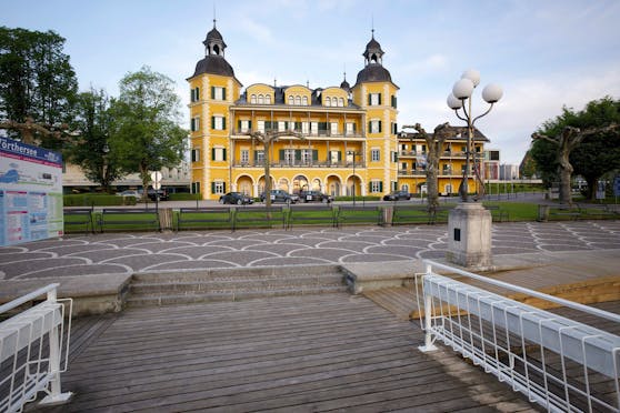 Das Trinkgeld steht automatisch auf der Rechnung: Auch das Schlosshotel Velden zählt zur Falkensteiner-Gruppe.