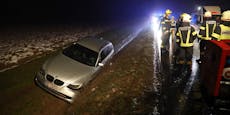 Autofahrer landet bei Unfall mit BMW in Feld