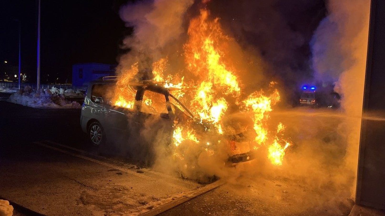 Das Familienauto brannte völlig aus.