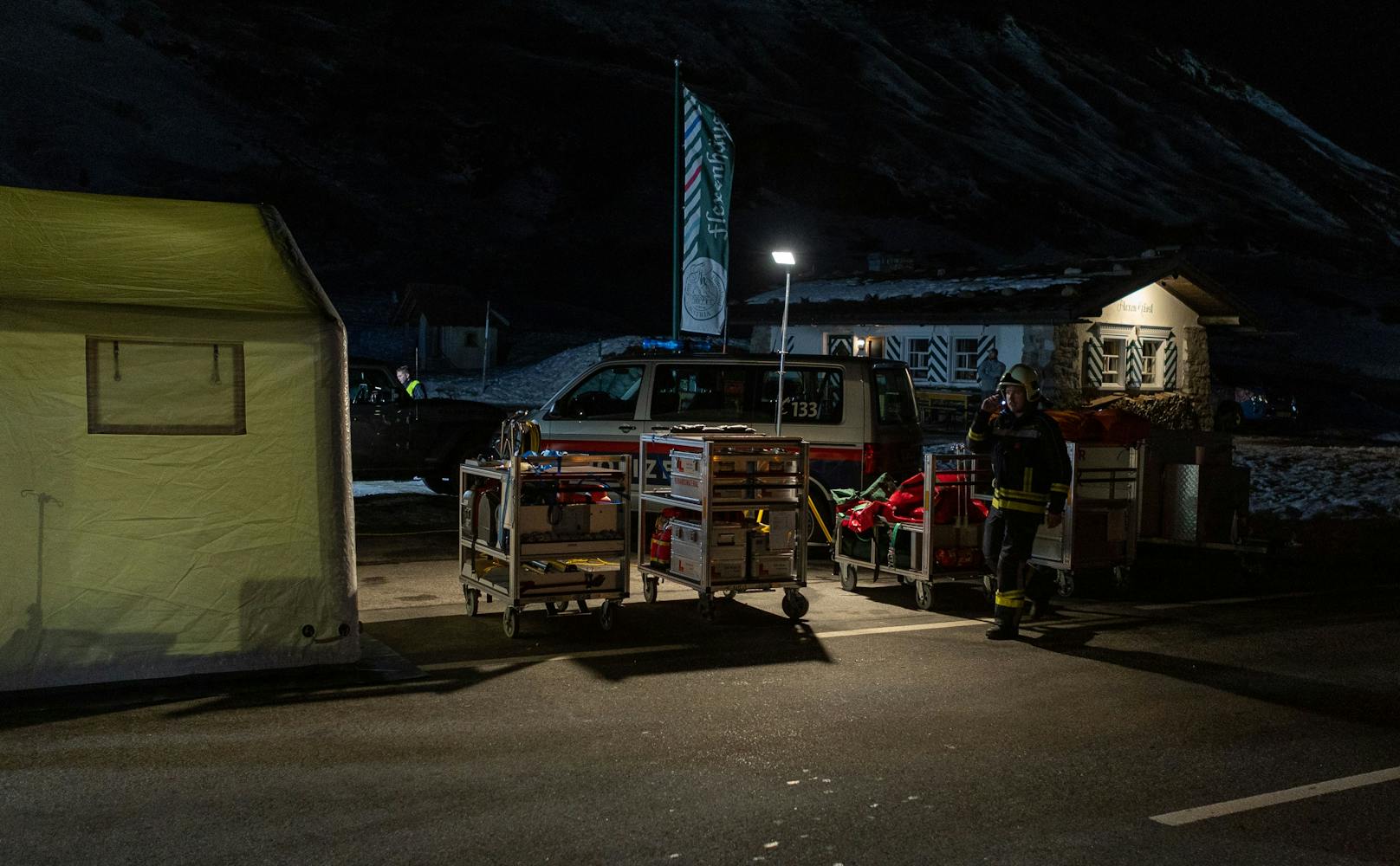 Die besten Bilder der großen Suchaktion nach dem Lawinenabgang in Lech am Arlberg zum Durchklicken. 