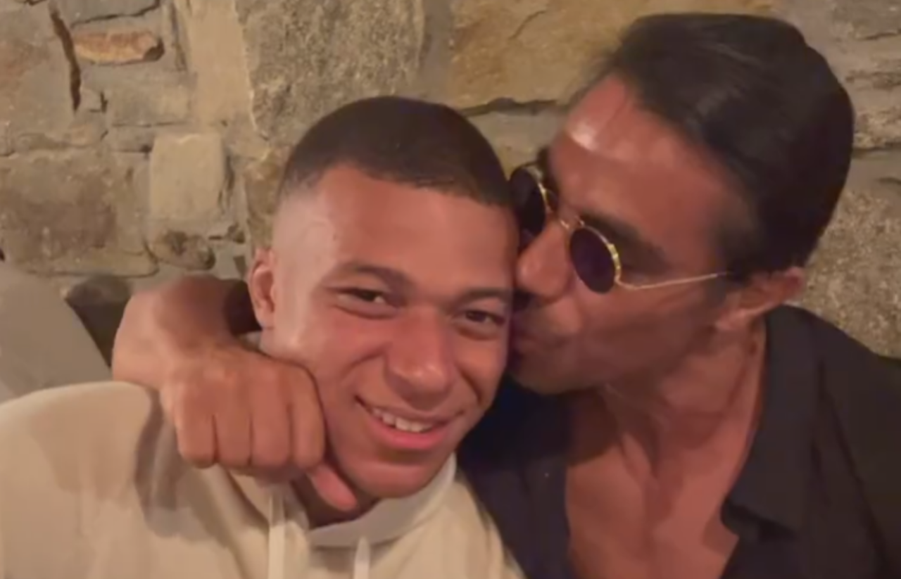 Heute.at - Nicht nur Messi! Goldsteak-Koch bedrängte auch Mbappe