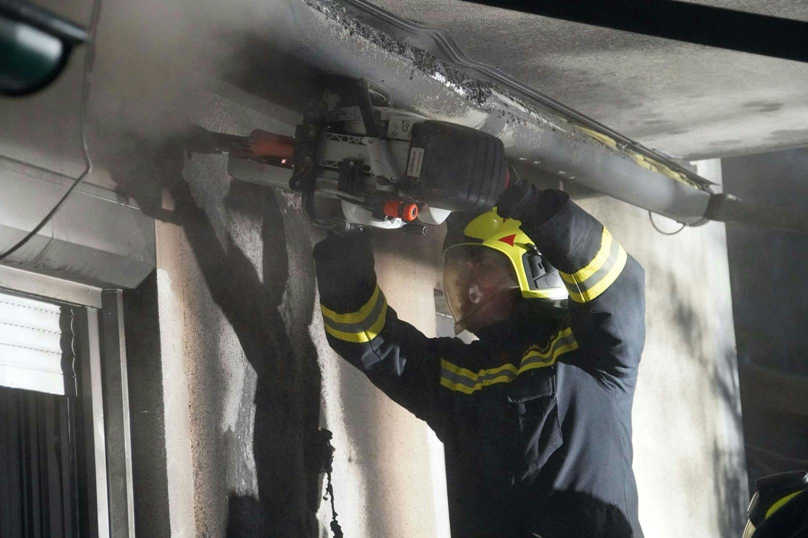 Der Balkon einer Wohnung stand in Vollbrand.