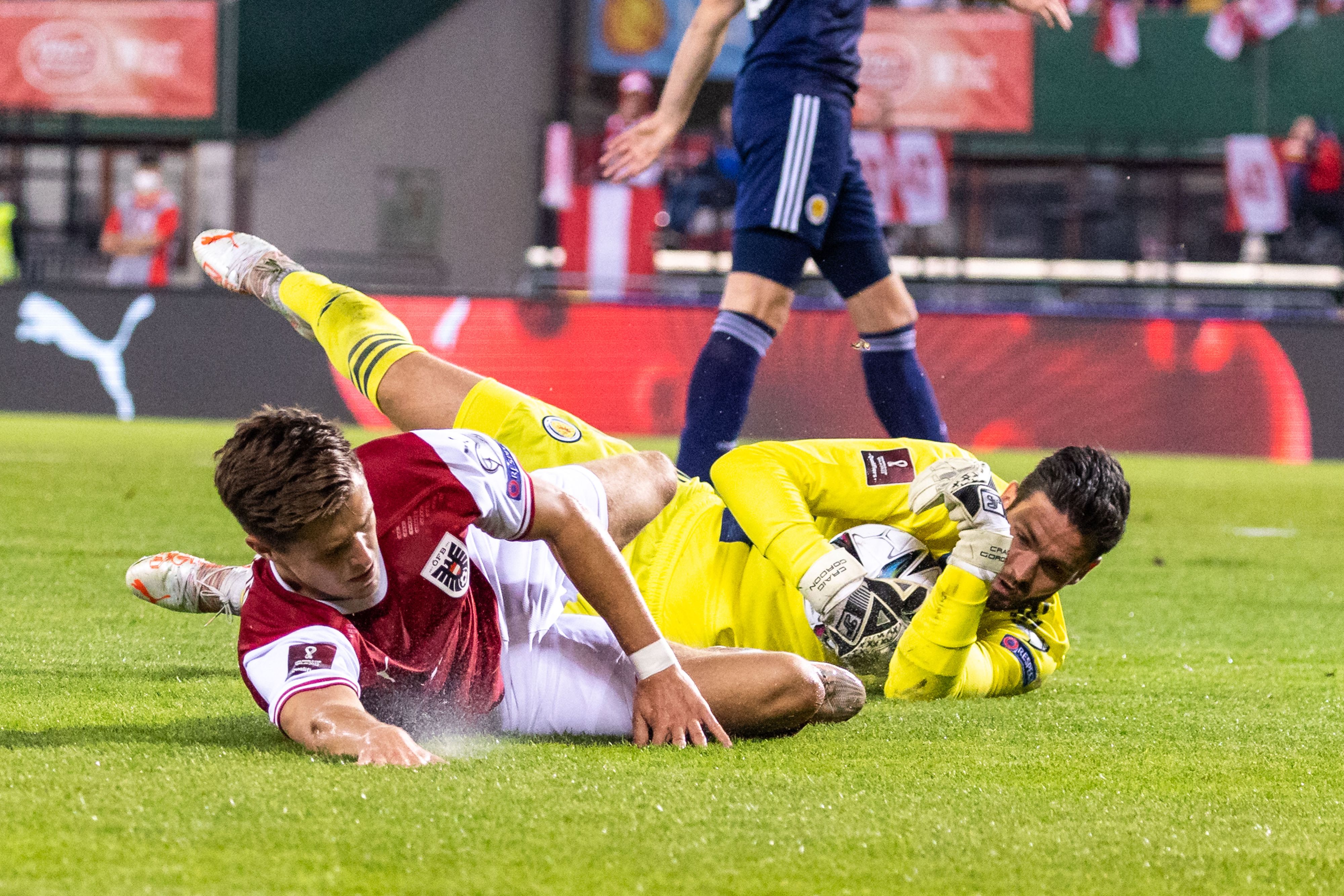 Craig Gordon im Duell mit ÖFB-Star Christoph Baumgartner