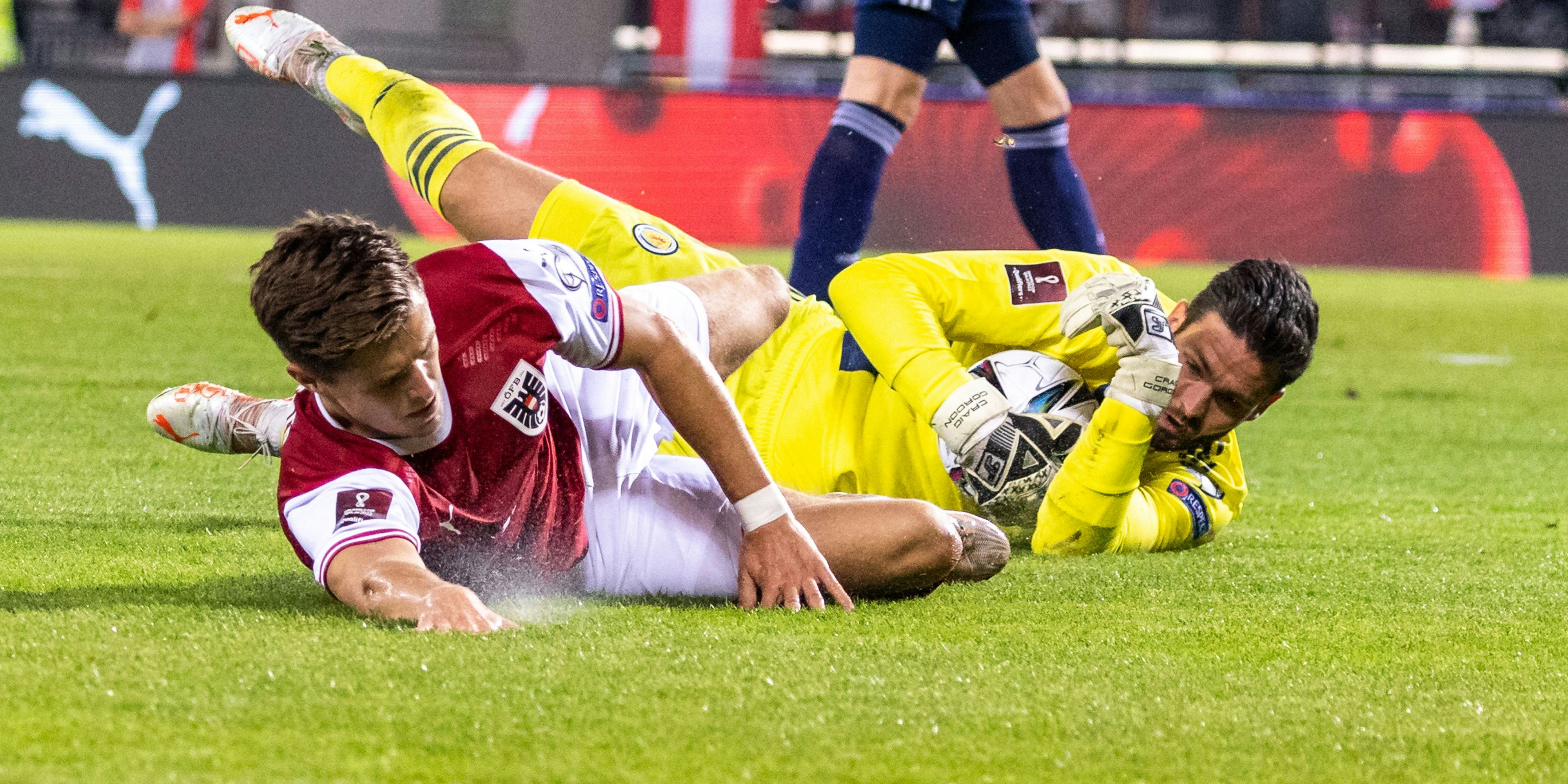 Craig Gordon im Duell mit ÖFB-Star Christoph Baumgartner