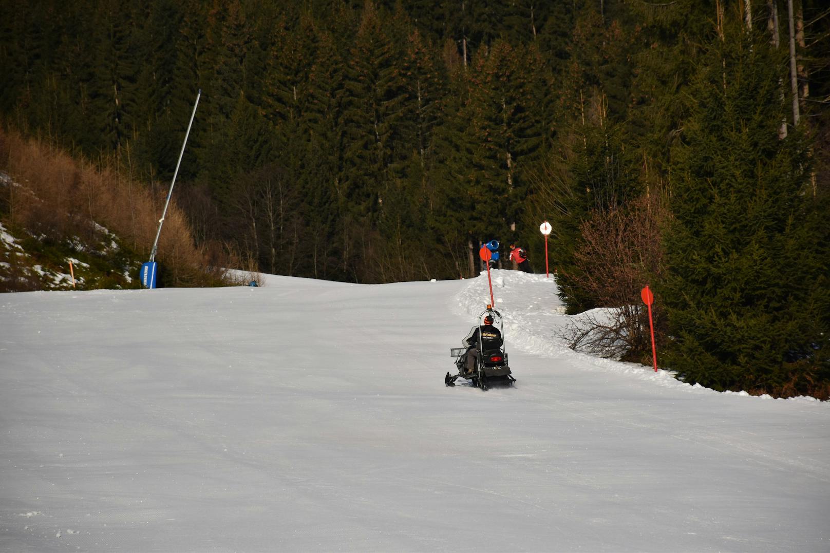 Unfassbare Tragödie an den Feiertagen: Am Sonntag gegen 16 Uhr fuhr eine 12-jährige niederländische Skifahrerin im Skigebiet Spieljoch in Fügenberg (Bezirk Schwaz in ...