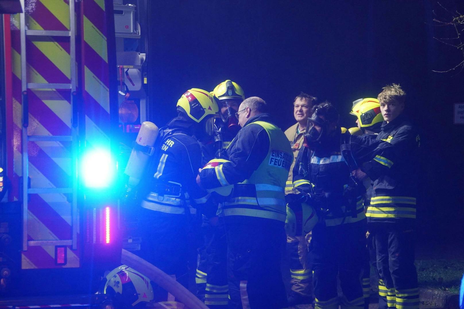 Der Balkon einer Wohnung stand in Vollbrand.