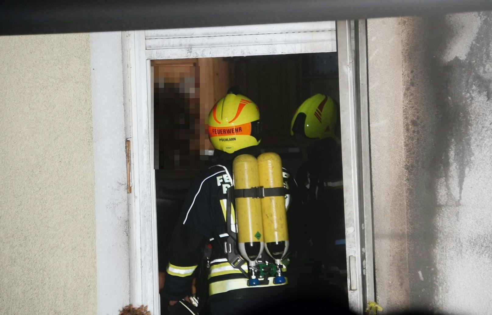 Der Balkon einer Wohnung stand in Vollbrand.