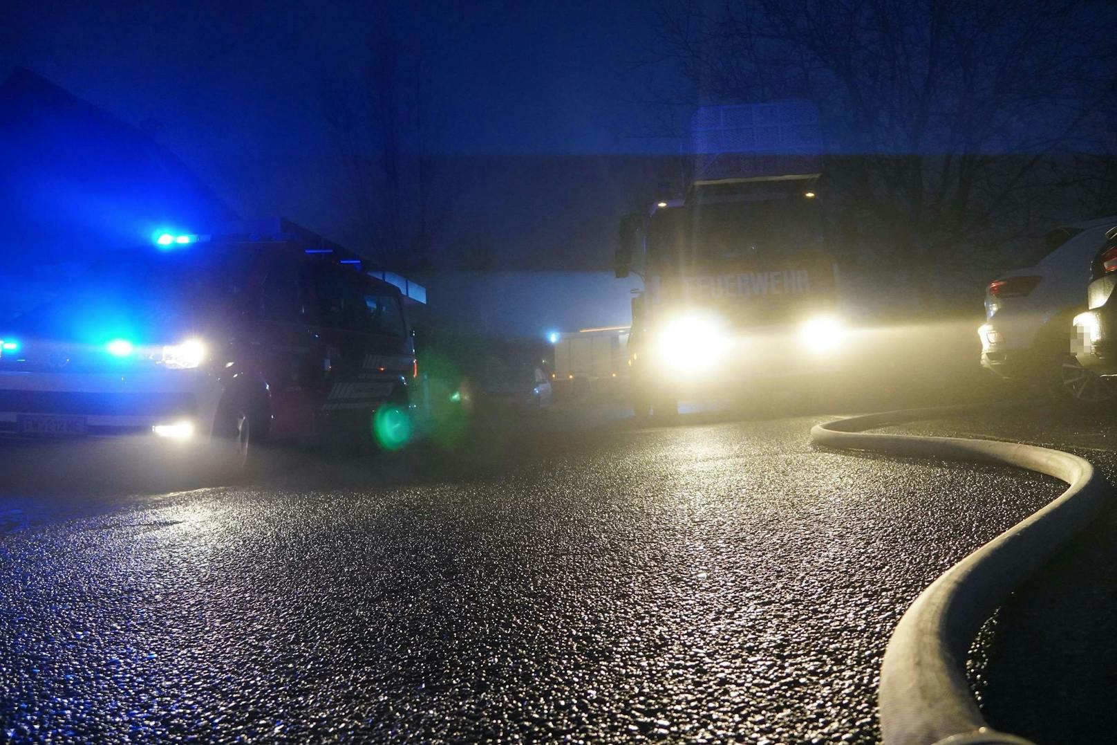 Der Balkon einer Wohnung stand in Vollbrand.