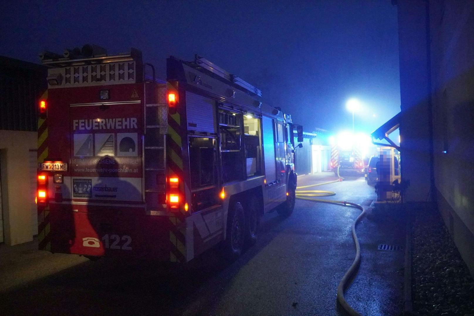 Der Balkon einer Wohnung stand in Vollbrand.