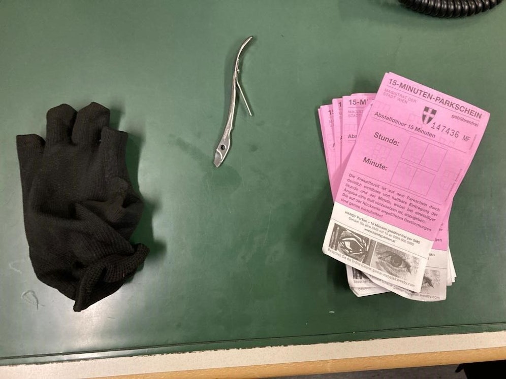 Mit einem Nagelzwicker versuchte einer der Verdächtigem, mehrere Autos aufzubrechen.