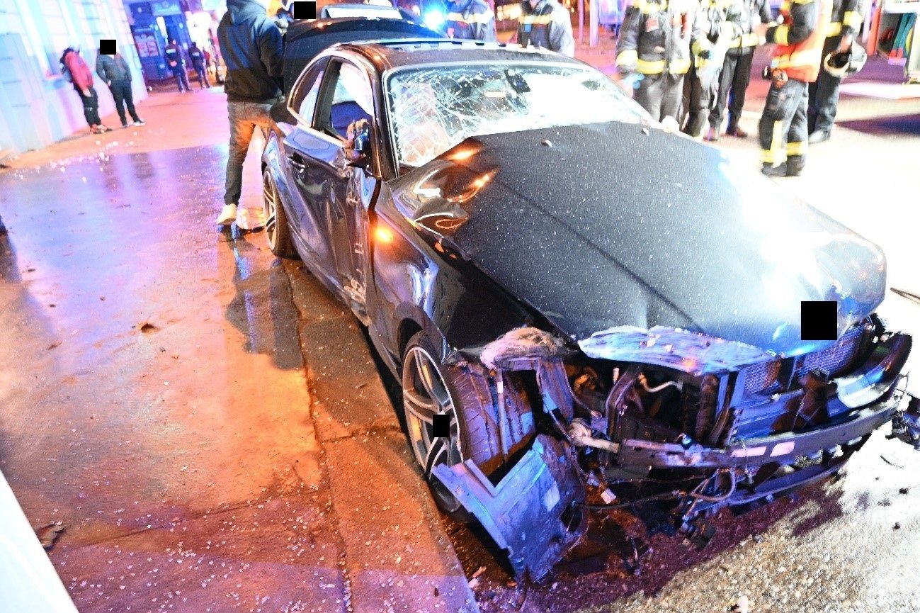 Der demolierte BMW hatte zudem Sommerreifen montiert. 