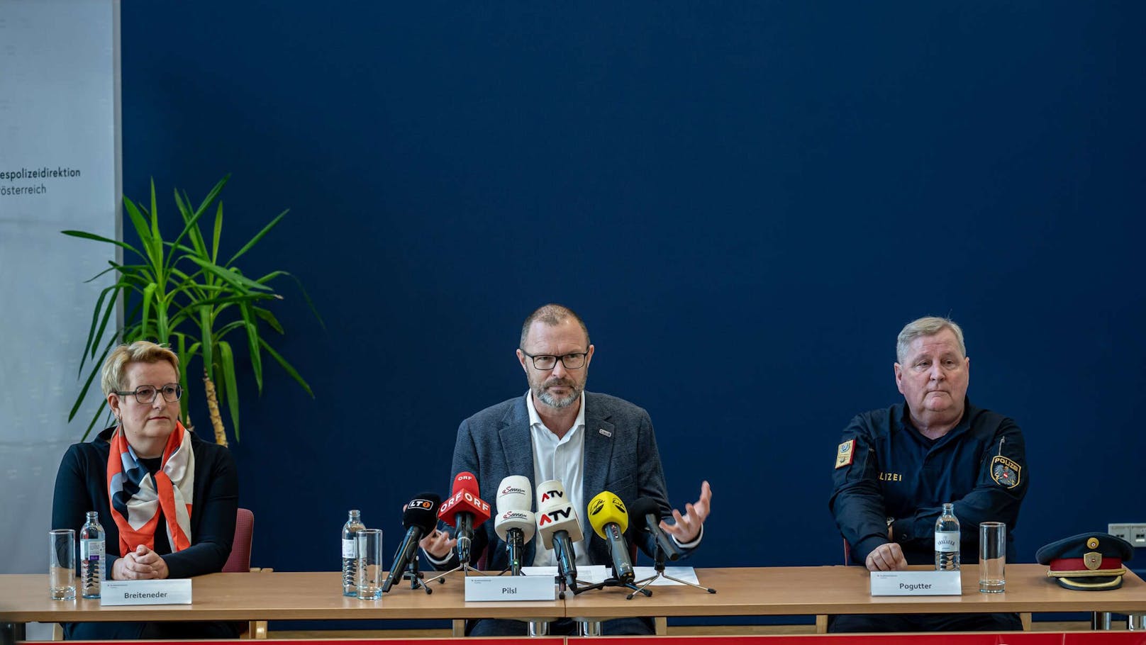 Staatsanwältin Ulrike Breiteneder, Landespolizeidirektor Andreas Pilsl und Stadtpolizeikommandant Karl Pogutter (v.l.) informierten die Medien.