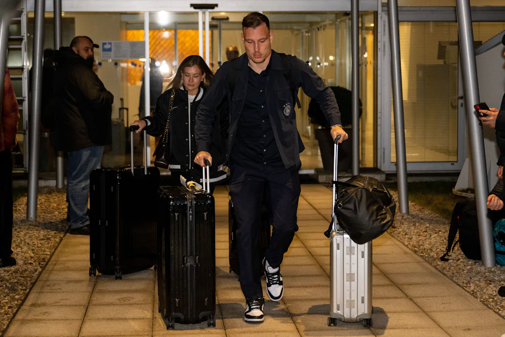 David Raum bei der Abreise nach der enttäuschenden WM in Katar.