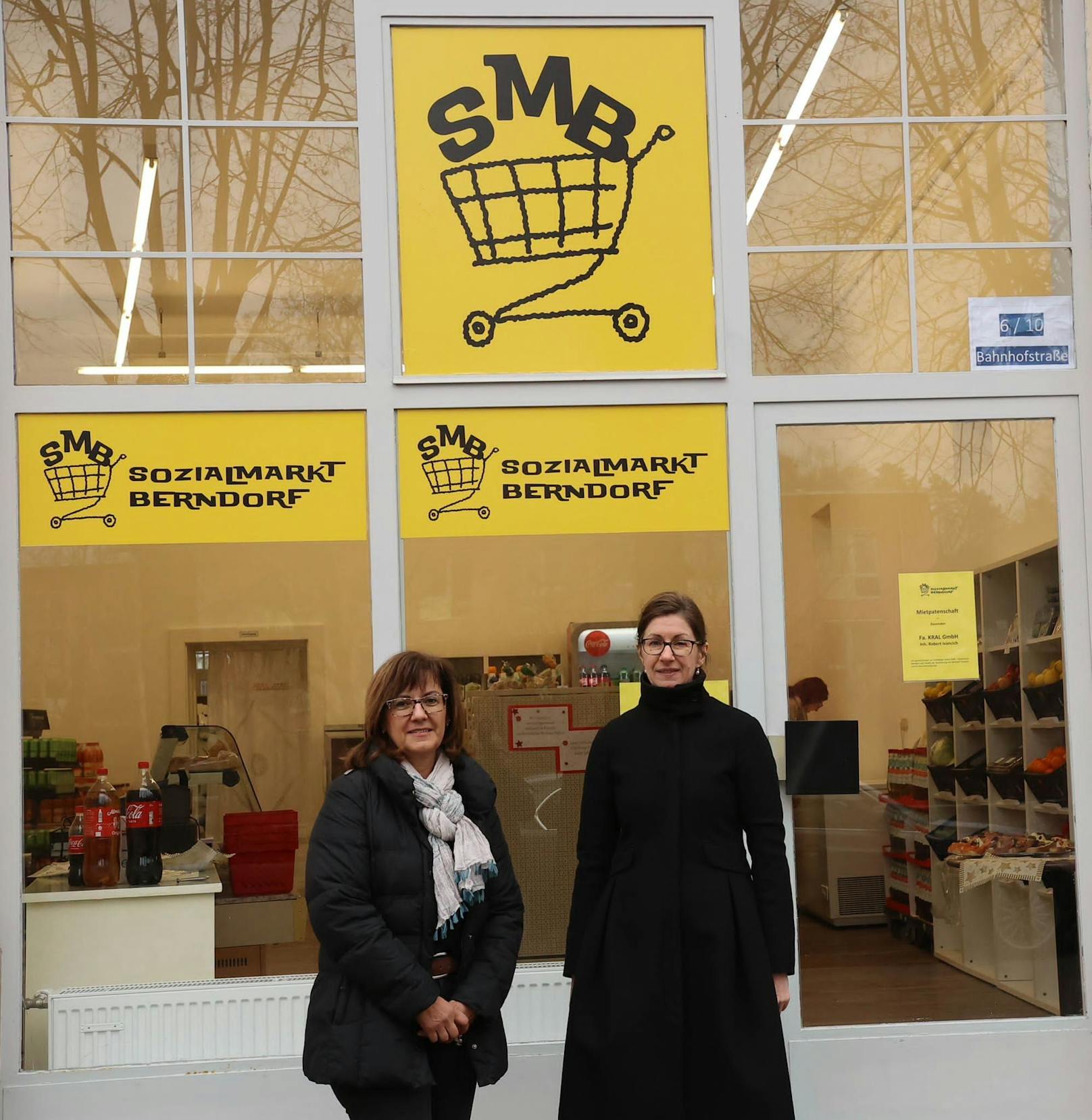 Immer mehr Menschen sind auf Sozialmärkte angewiesen. Manuela Henrich (li.) eröffnete jetzt einen in Berndorf.