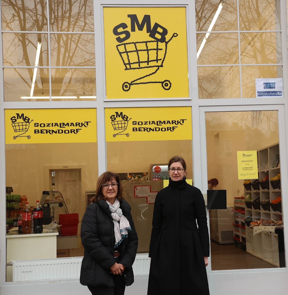 Immer mehr Menschen sind auf Sozialmärkte angewiesen. Manuela Henrich (li.) eröffnete jetzt einen in Berndorf.