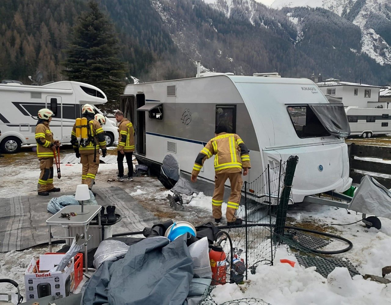 Heute.at - Familie kommt von Skitag zurück und findet tote Hunde