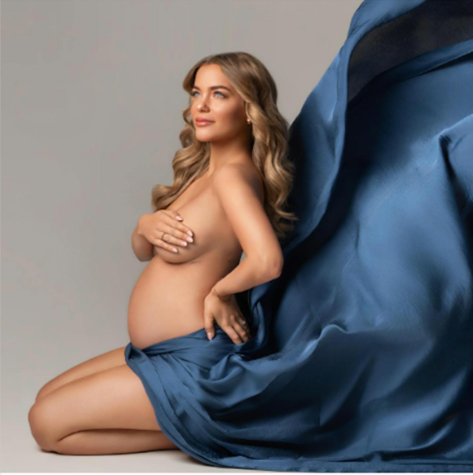 Laura Maria Rypa ist hochschwanger und schreibt, dass sie sich 9 Monate darauf vorbereite, ein Leben lang zu lieben.