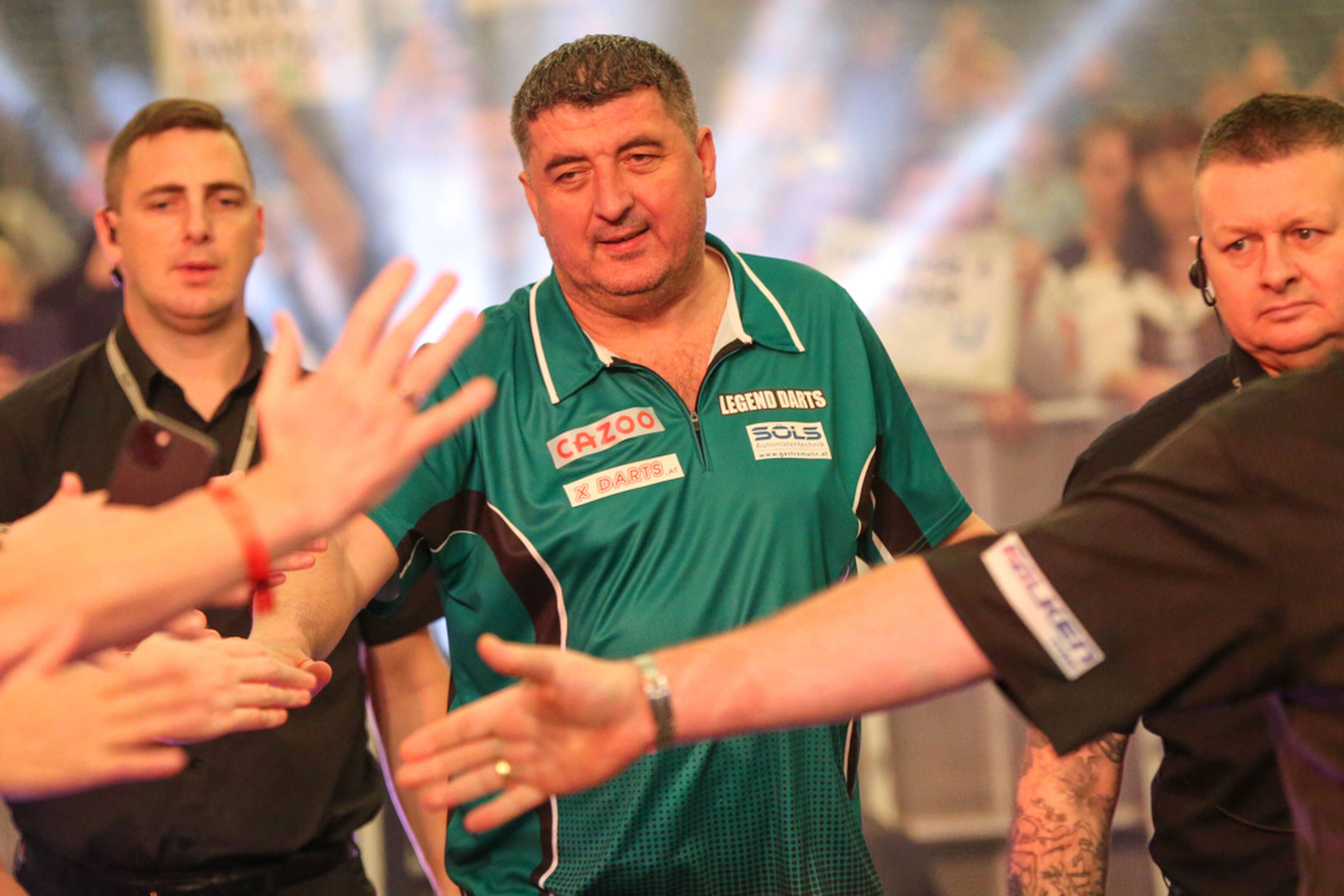 Mensur Suljovic überzeugt bei der Darts-WM.