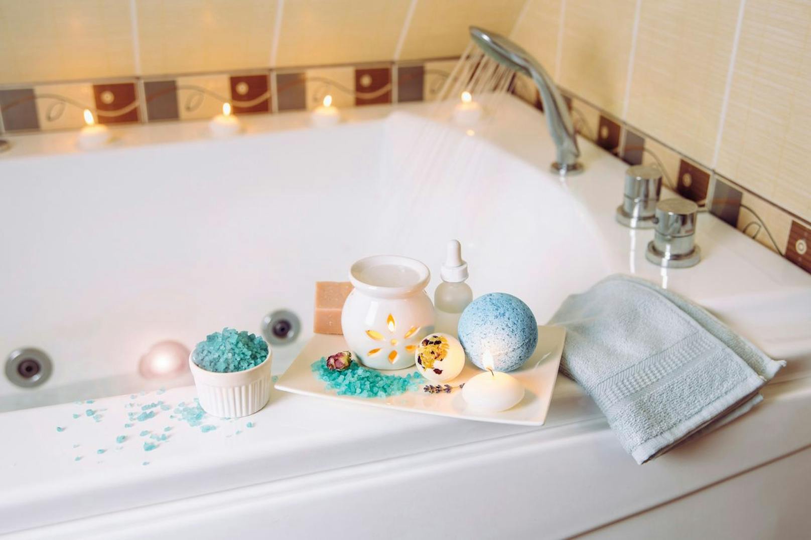 Mit den richtigen Tricks kannst du in deiner eigenen Dusche einen Hauch von Wellness erleben, die deine Gesundheit auch noch begünstigt.