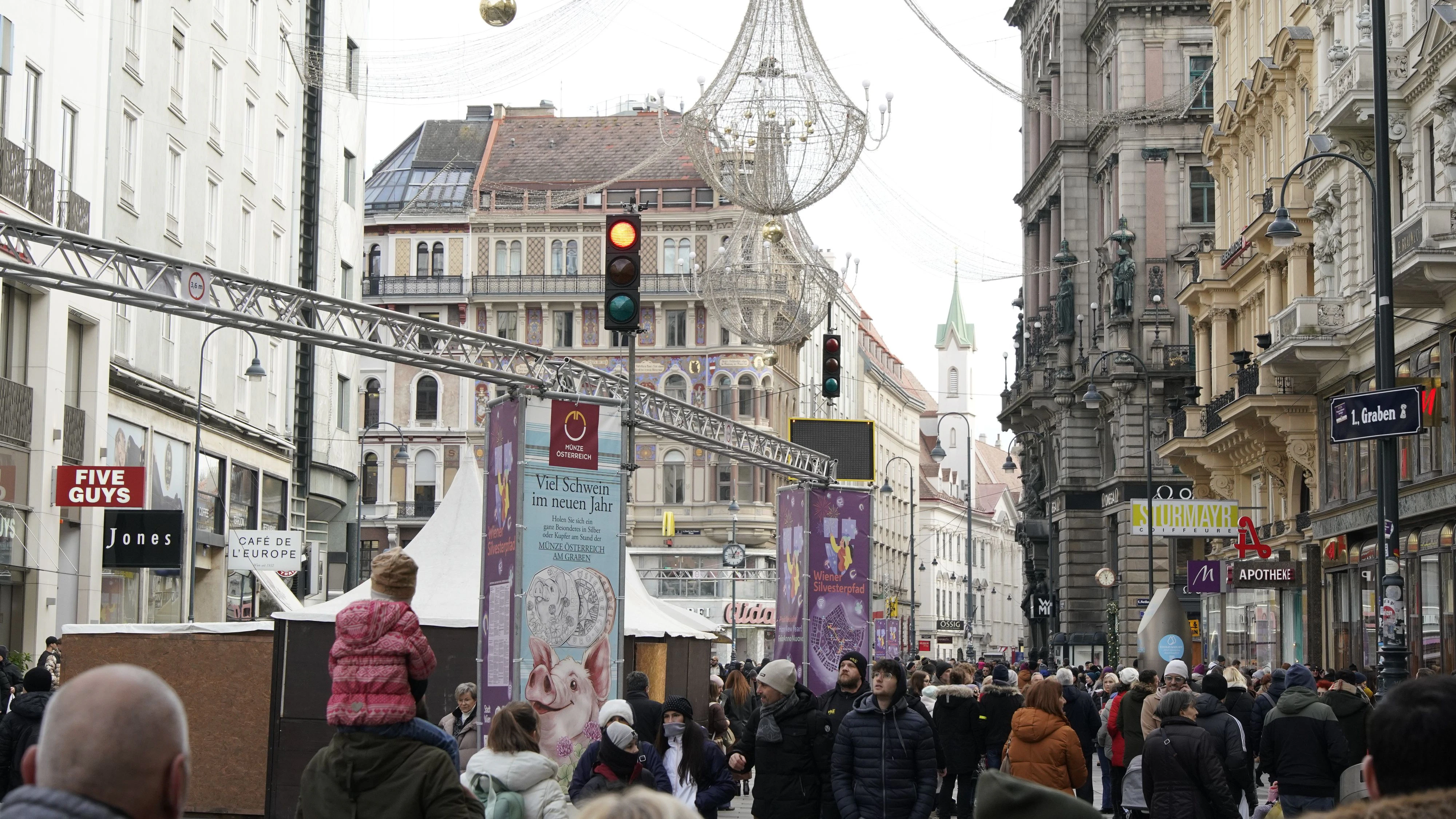 Ampel am Wiener Graben für Silvesterpfad-Besucher