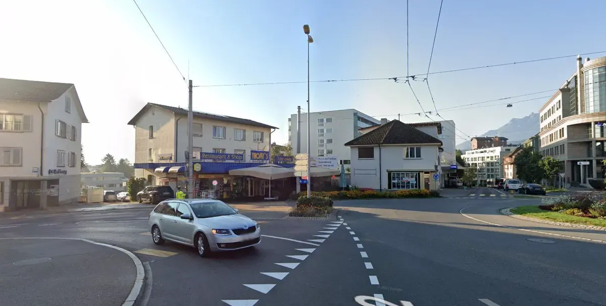 An der Gerliswilstrasse in Emmenbrücke verletzte ein damals 20-jähriger Mann aus Somalia den Geschäftsführer eines Restaurants lebensgefährlich mit einem Messer.