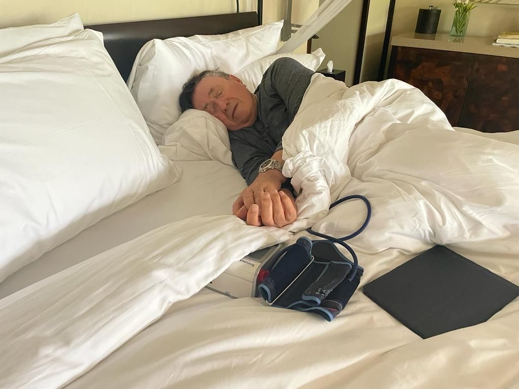 Richard Lugner geht es gar nicht gut - er schläft Tag und Nacht im Urlaub