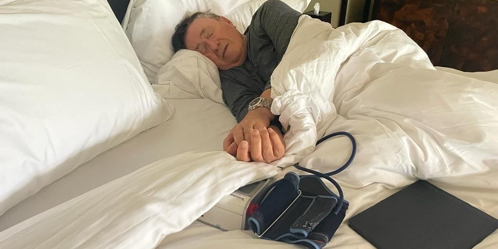 Richard Lugner geht es gar nicht gut - er schläft Tag und Nacht im Urlaub