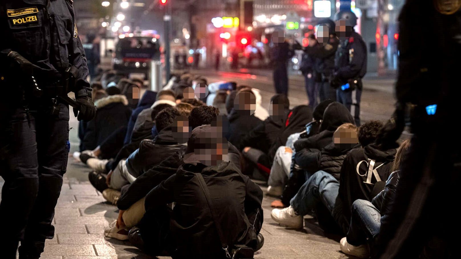 In Linz kam es in der Halloween-Nacht des Vorjahres zu heftigen Jugendkrawallen. Es hagelte Anzeigen, mittlerweile gab es zahlreiche Verurteilungen.