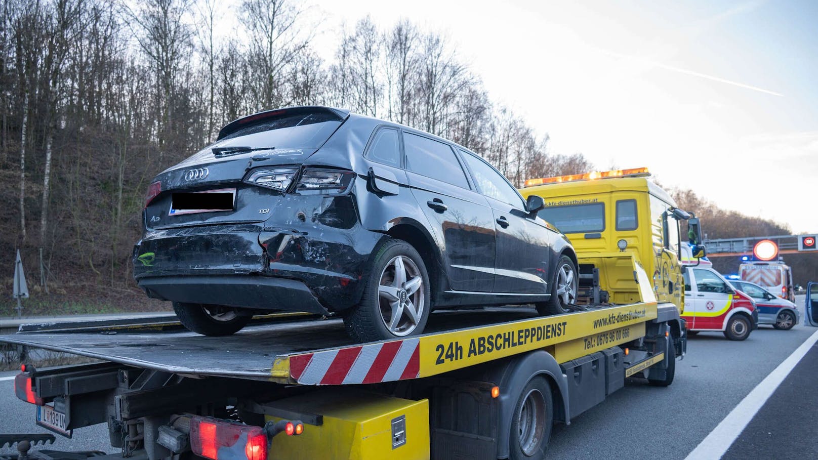 Eine Polizeistreife aus Traun bemerkte am Mittwoch gegen 14:15 Uhr einen als gestohlen gemeldeten Pkw und nahm sofort die Verfolgung auf.