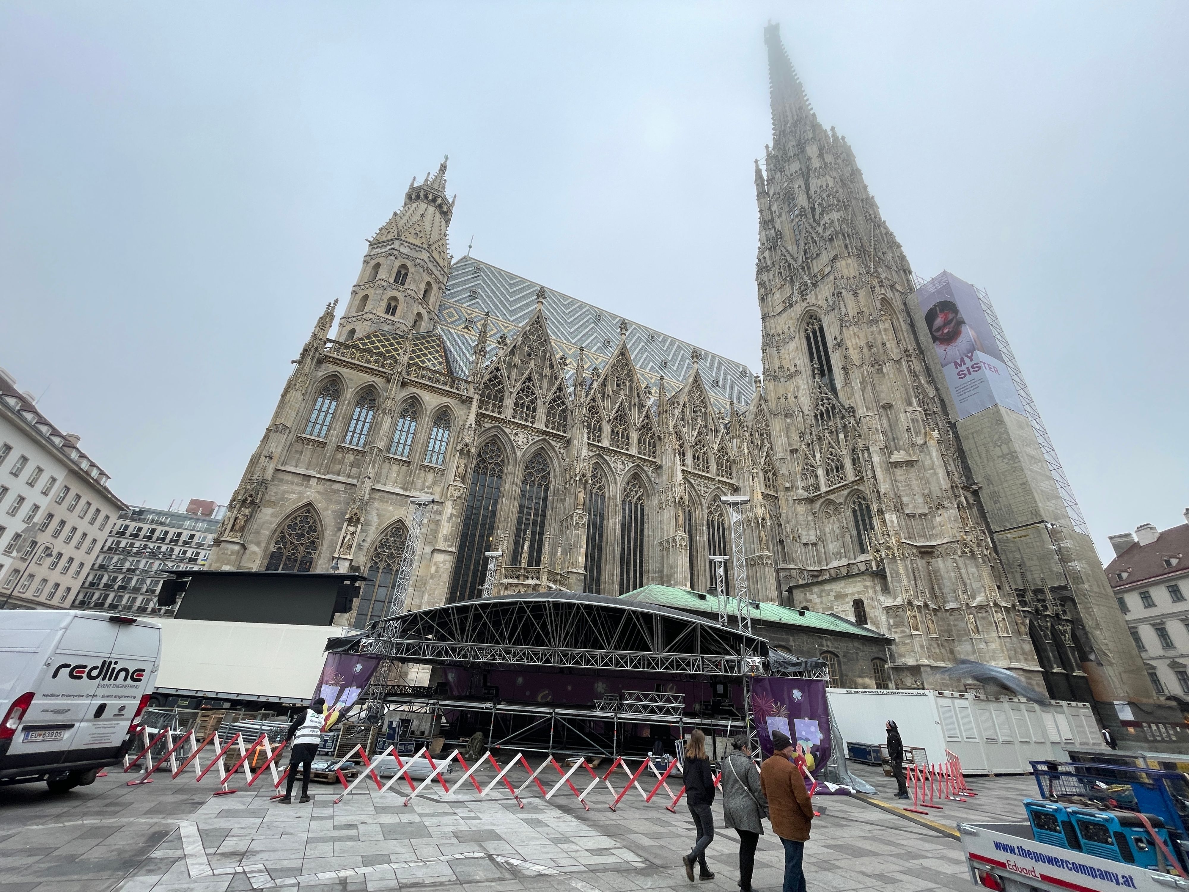 Bühne am Stephansplatz steht bereits