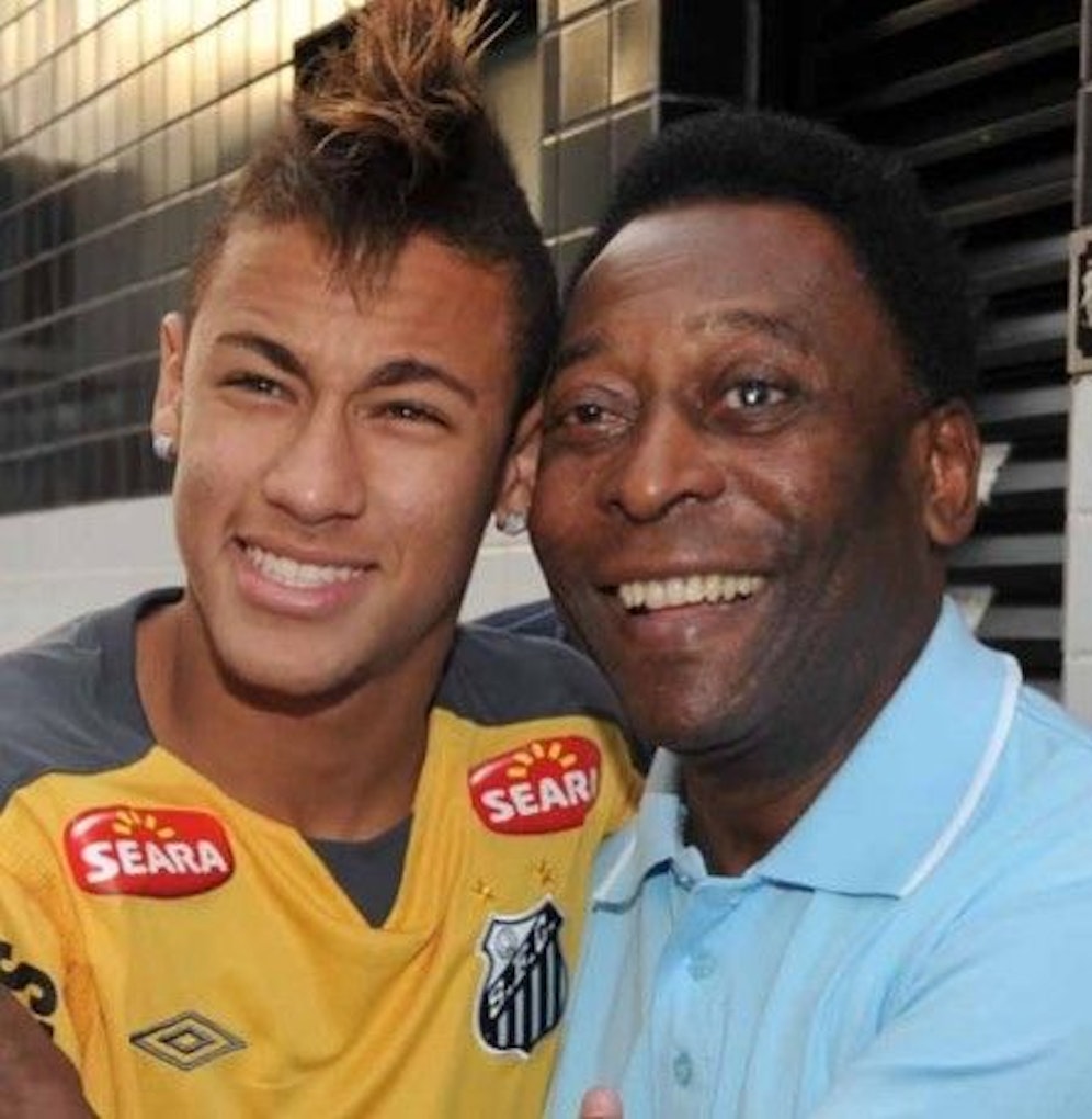 Neymar am Beginn seiner Karriere mit Pele.