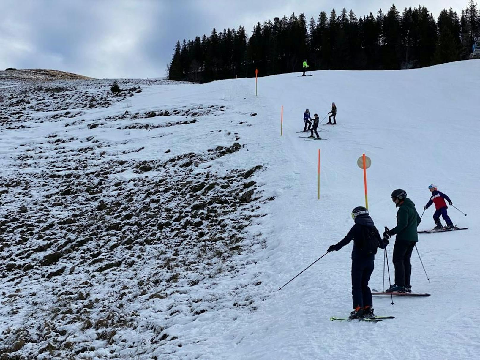 Am Mittwoch kamen zwei 17-Jähriger auf einer Skipiste in Waidring ums Leben. Die beiden Burschen kamen bei enormer Geschwindigkeit zu Sturz.