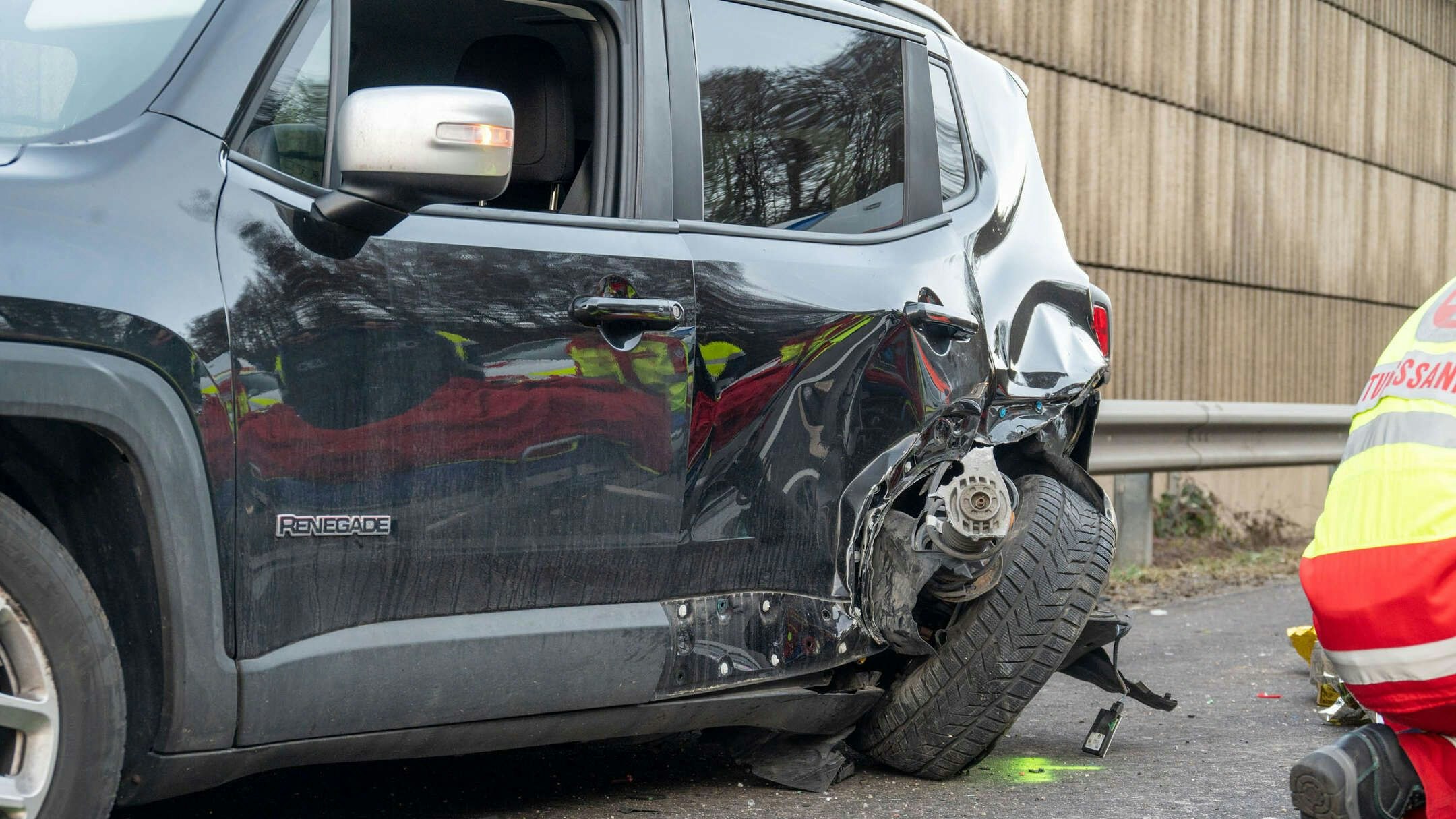 Bei der wilden Verfolgungsjagd wurden mehrere Fahrzeuge zerstört und auch Personen verletzt.