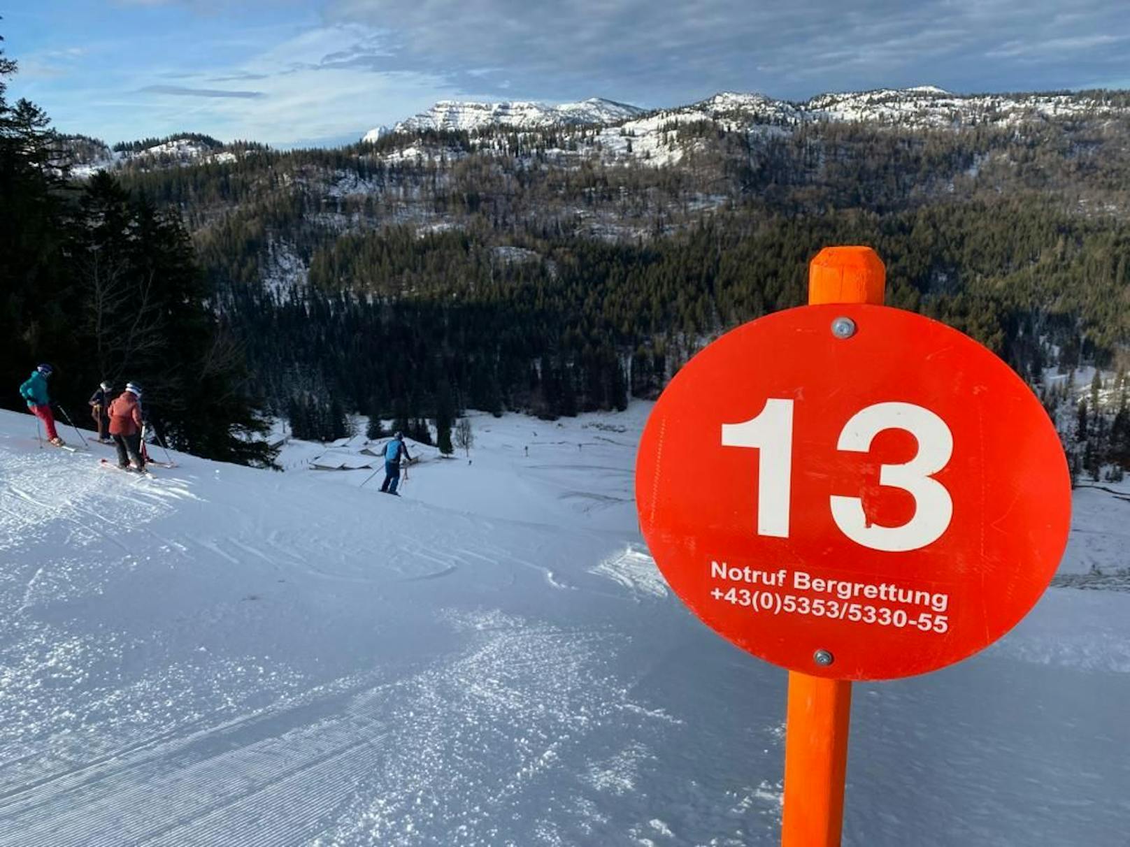 Am Mittwoch kamen zwei 17-Jähriger auf einer Skipiste in Waidring ums Leben. Die beiden Burschen kamen bei enormer Geschwindigkeit zu Sturz.