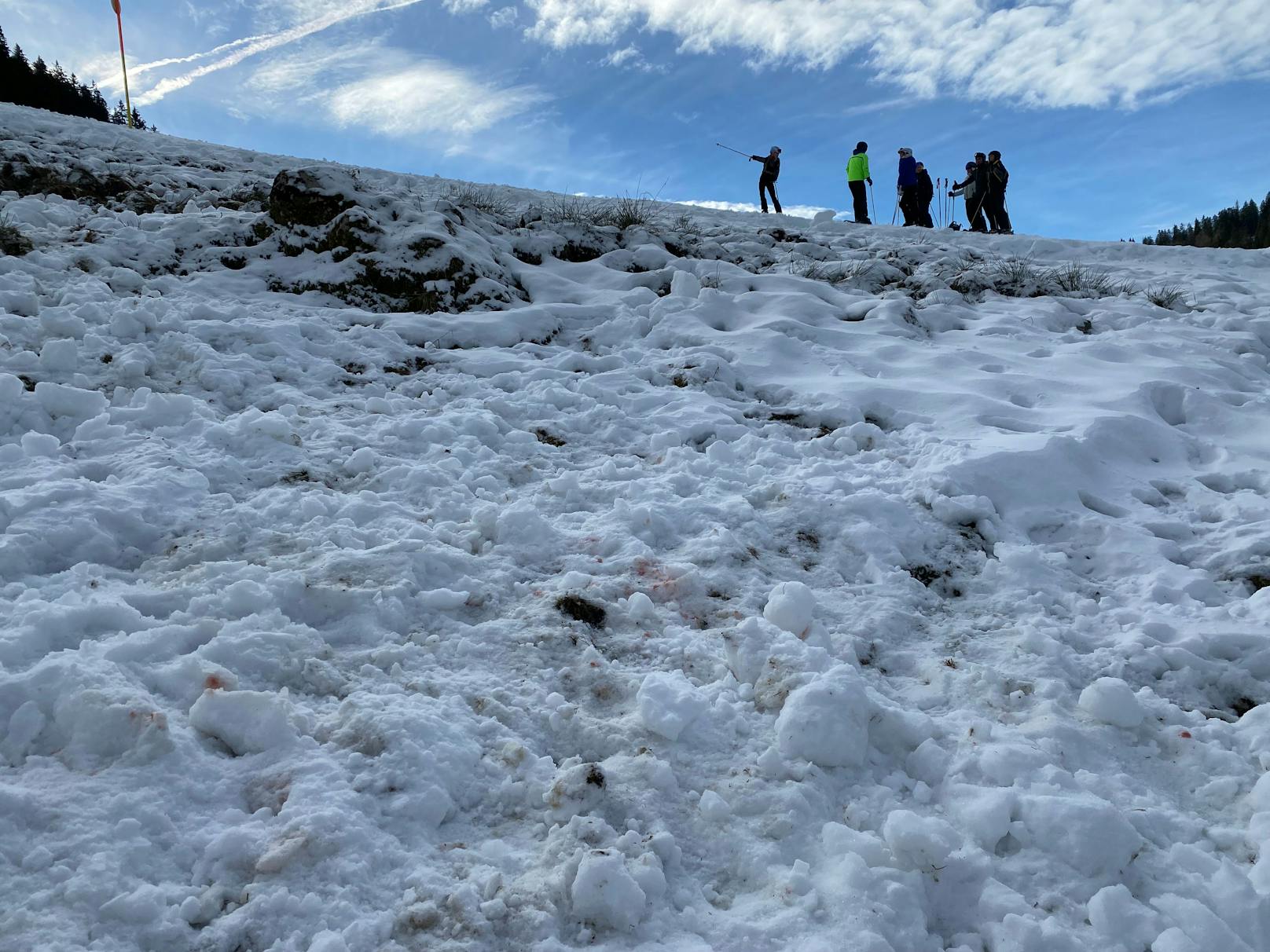 Am Mittwoch kamen zwei 17-Jähriger auf einer Skipiste in Waidring ums Leben. Die beiden Burschen kamen bei enormer Geschwindigkeit zu Sturz.