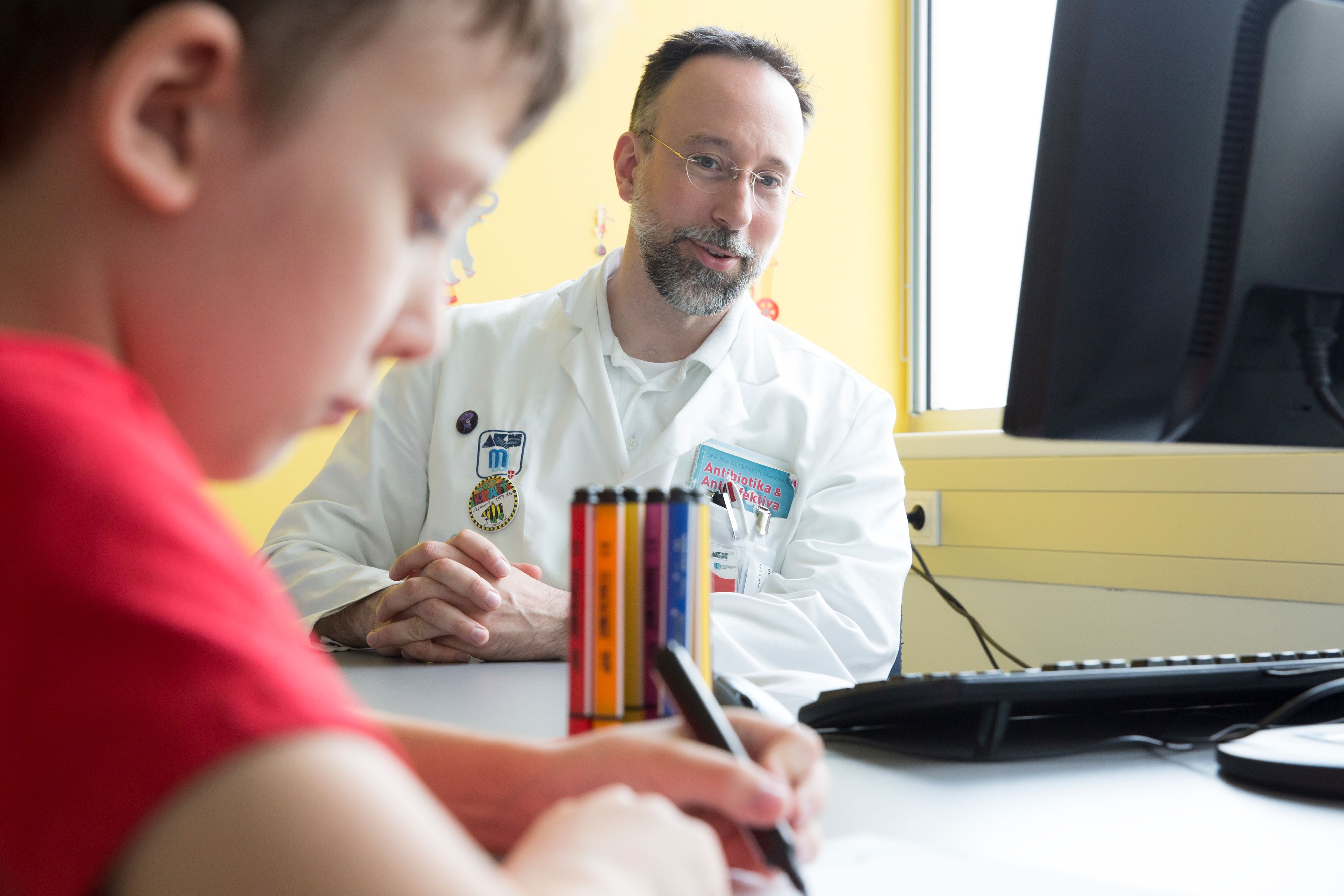 Arzt Amedeo Azizi leitet das NF Kinder Expertisezentrum am Wiener AKH.