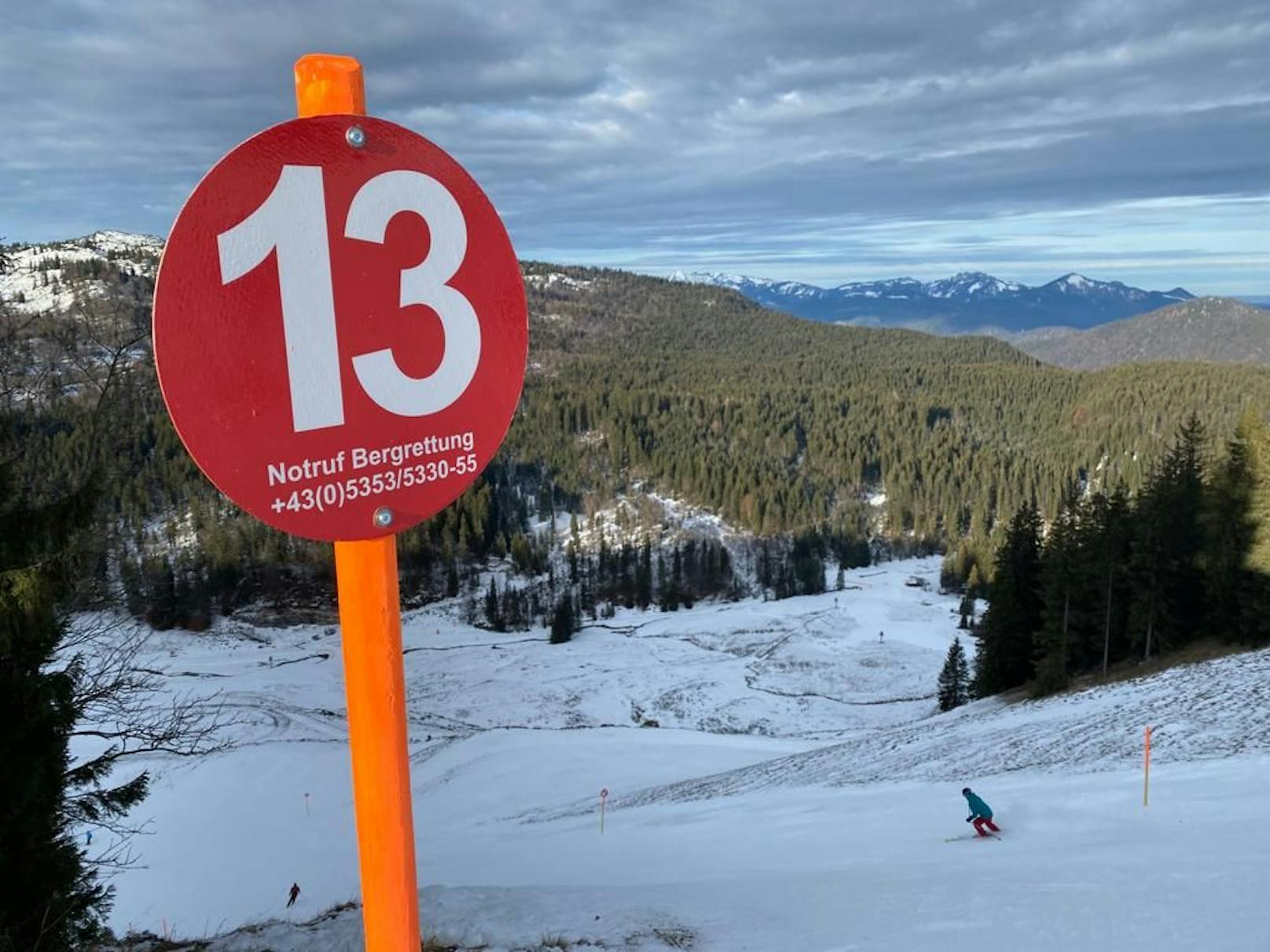 Am Mittwoch kamen zwei 17-Jähriger auf einer Skipiste in Waidring ums Leben. Die beiden Burschen kamen bei enormer Geschwindigkeit zu Sturz.