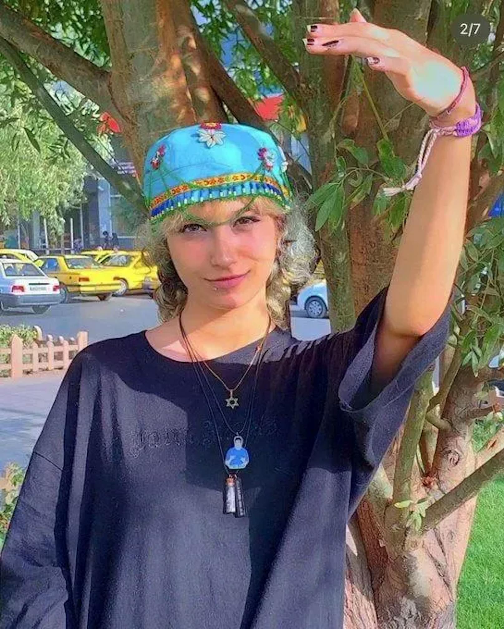 Am 10. Oktober wurde die 20-jährige Iranerin Armita Abbasi festgenommen. Sie hatte sich in sozialen Medien nicht anonymisiert regimekritisch geäußert.