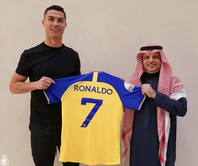 Cristiano Ronaldo hat bei Al-Nassr unterschrieben. 