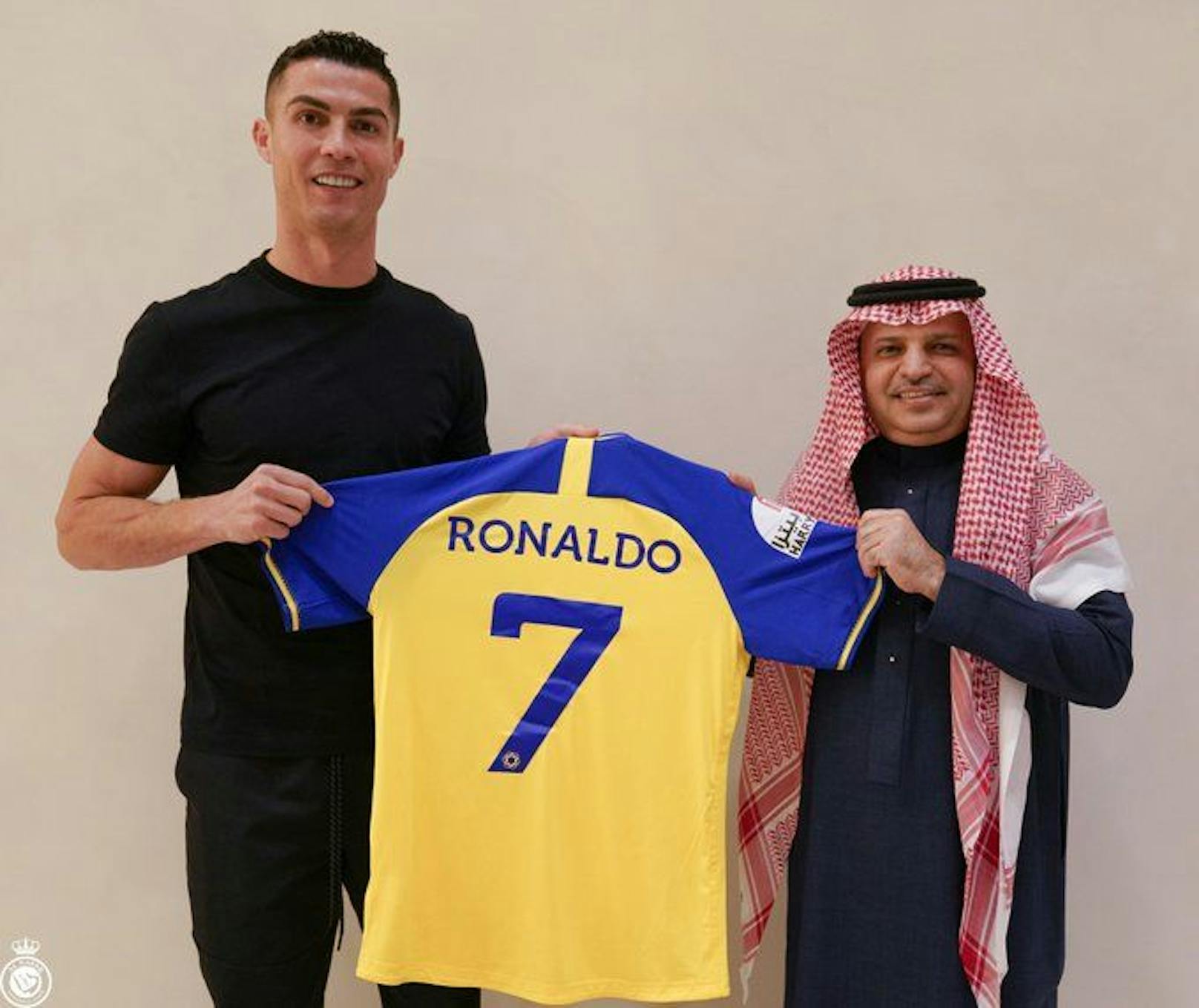 Es ist offiziell: Cristiano Ronaldo hat bei Al-Nassr unterschrieben.&nbsp;