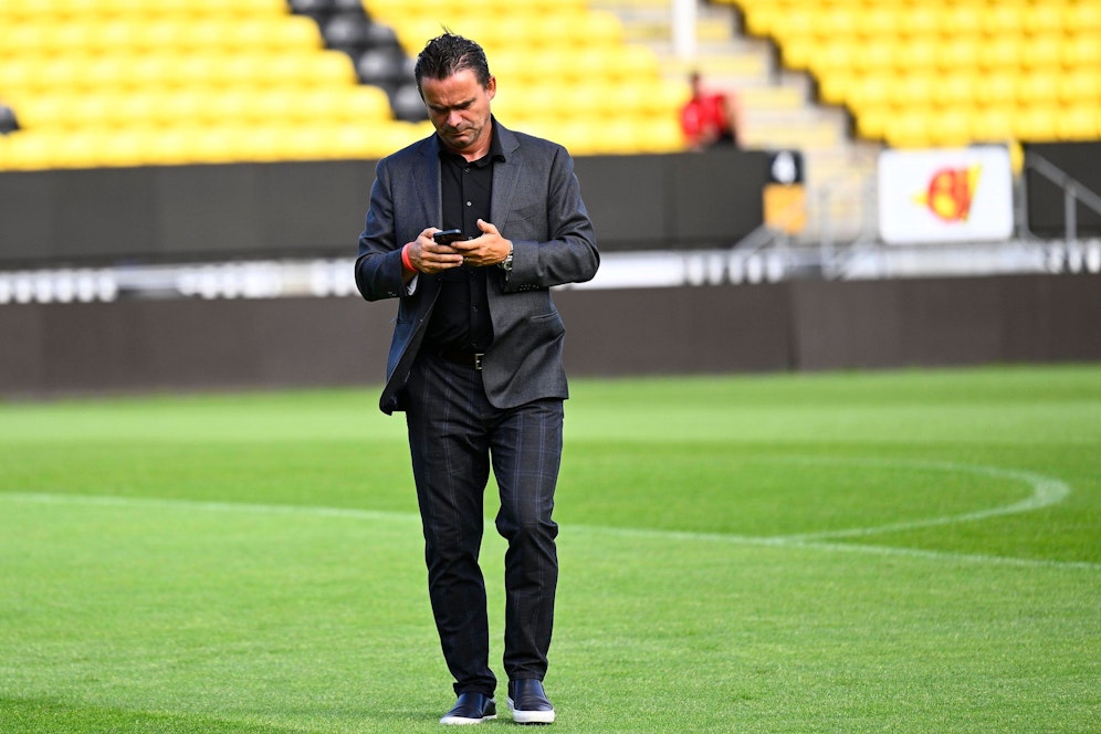 Marc Overmars musste nach einem leichten Infarkt ins Krankenhaus. 