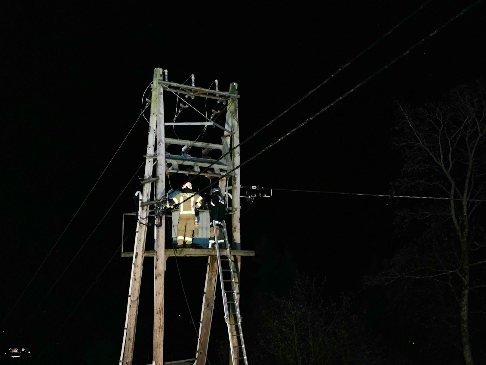 Der Kurzschluss hatte einen Stromausfall im gesamten Äußeren Fügenberg, ca. 250 Haushalte, zur Folge.